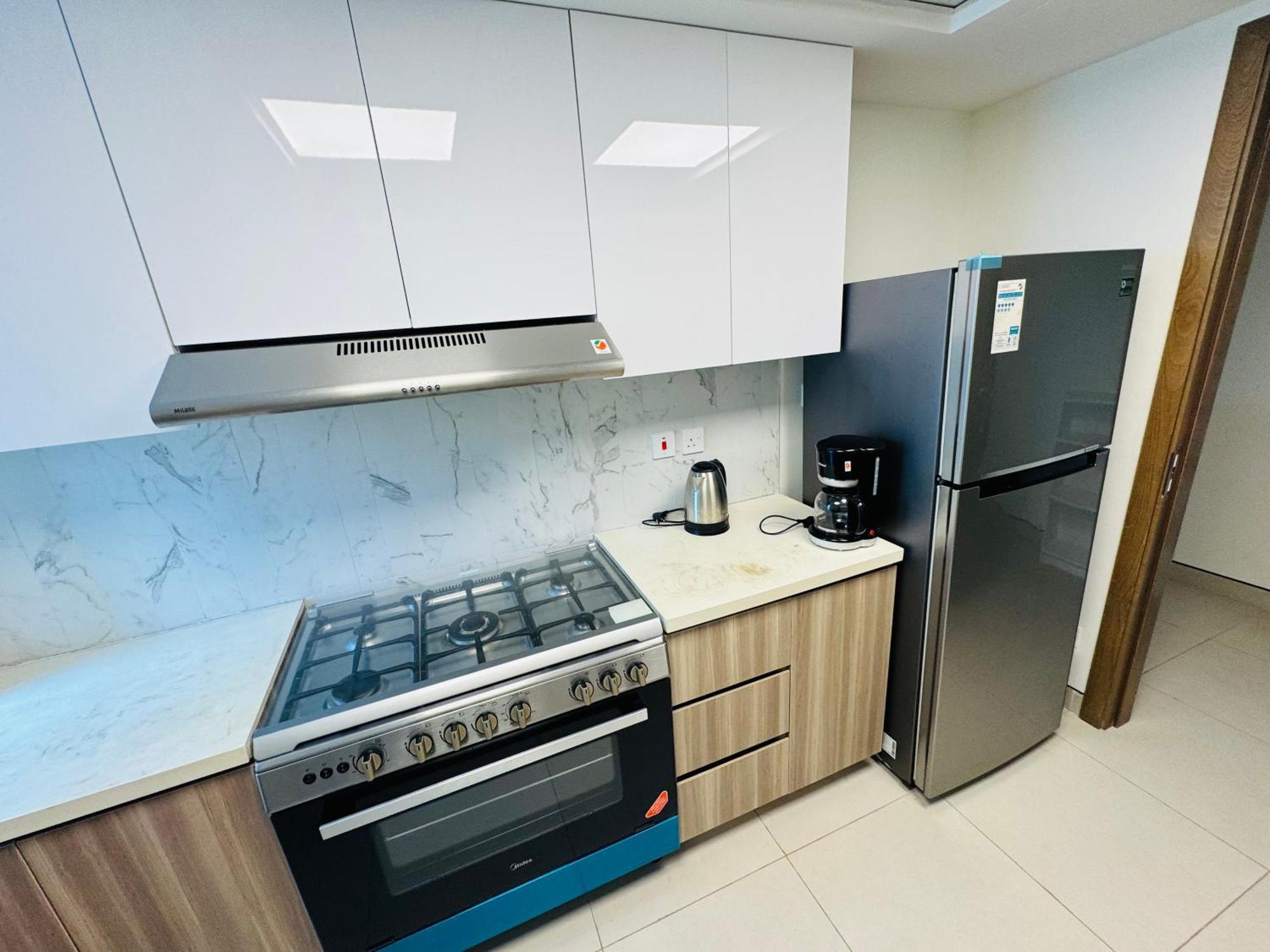 Wow Amazing Burjkhalifa,sea,sunset,ship,park View,3bhk Furnished Apartment-16 Guest,airport,metro,mall,golf,bus,park,ship Tour Near - Flat 101 Apartment