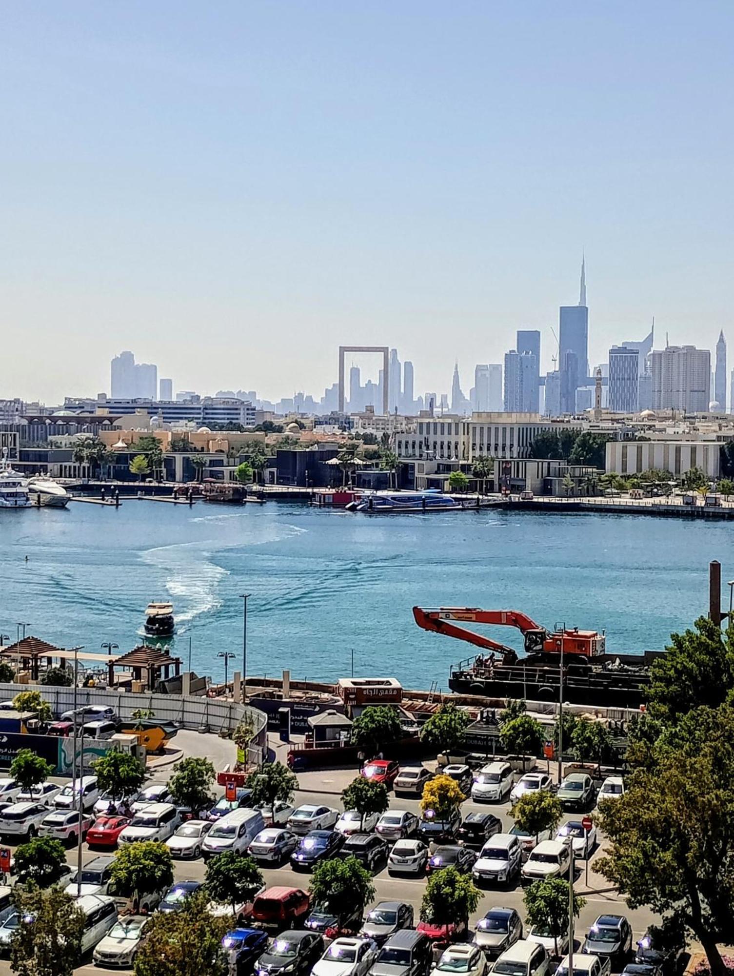 Wow Amazing Burjkhalifa,sea,sunset,ship,park View,3bhk Furnished Apartment-16 Guest,airport,metro,mall,golf,bus,park,ship Tour Near - Flat 101 Apartment