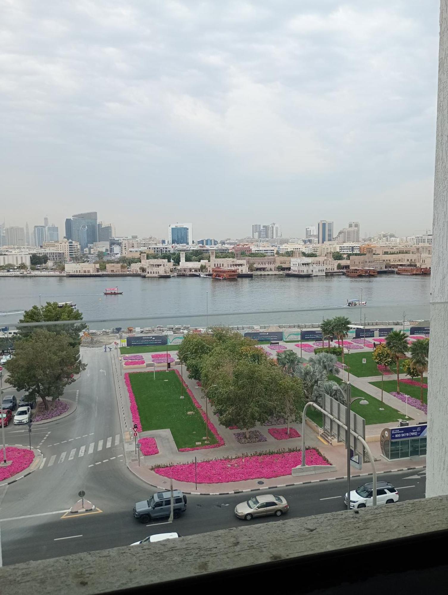 Wow Amazing Burjkhalifa,sea,sunset,ship,park View,3bhk Furnished Apartment-16 Guest,airport,metro,mall,golf,bus,park,ship Tour Near - Flat 101 *