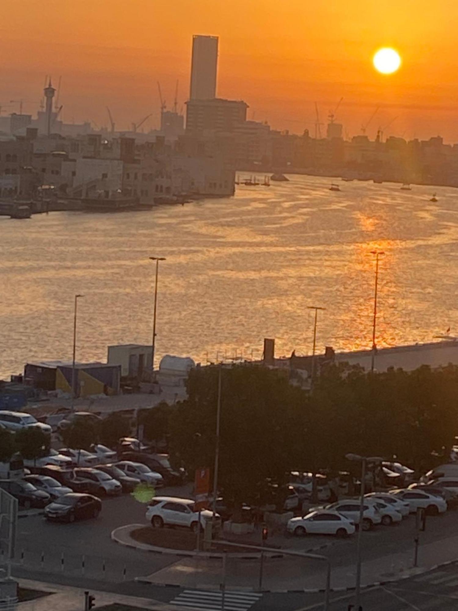 Wow Amazing Burjkhalifa,sea,sunset,ship,park View,3bhk Furnished Apartment-16 Guest,airport,metro,mall,golf,bus,park,ship Tour Near - Flat 101 Apartment